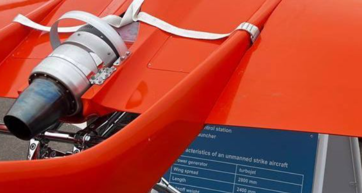 Thông tin về việc Ấn Độ mua sắm loại máy bay không người lái này xuất hiện trong bối cảnh các loại vũ khí bay lượn và máy bay không người lái tấn công một chiều tiếp tục định hình lại các hoạt động trên chiến trường, đặc biệt là trong các cuộc xung đột mà hệ thống phòng không liên tục chịu áp lực từ các cuộc tấn công dồn dập. Ảnh: @Defense Express.