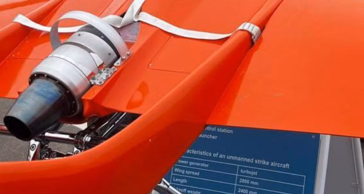 Thông tin về việc Ấn Độ mua sắm loại máy bay không người lái này xuất hiện trong bối cảnh các loại vũ khí bay lượn và máy bay không người lái tấn công một chiều tiếp tục định hình lại các hoạt động trên chiến trường, đặc biệt là trong các cuộc xung đột mà hệ thống phòng không liên tục chịu áp lực từ các cuộc tấn công dồn dập. Ảnh: @Defense Express.