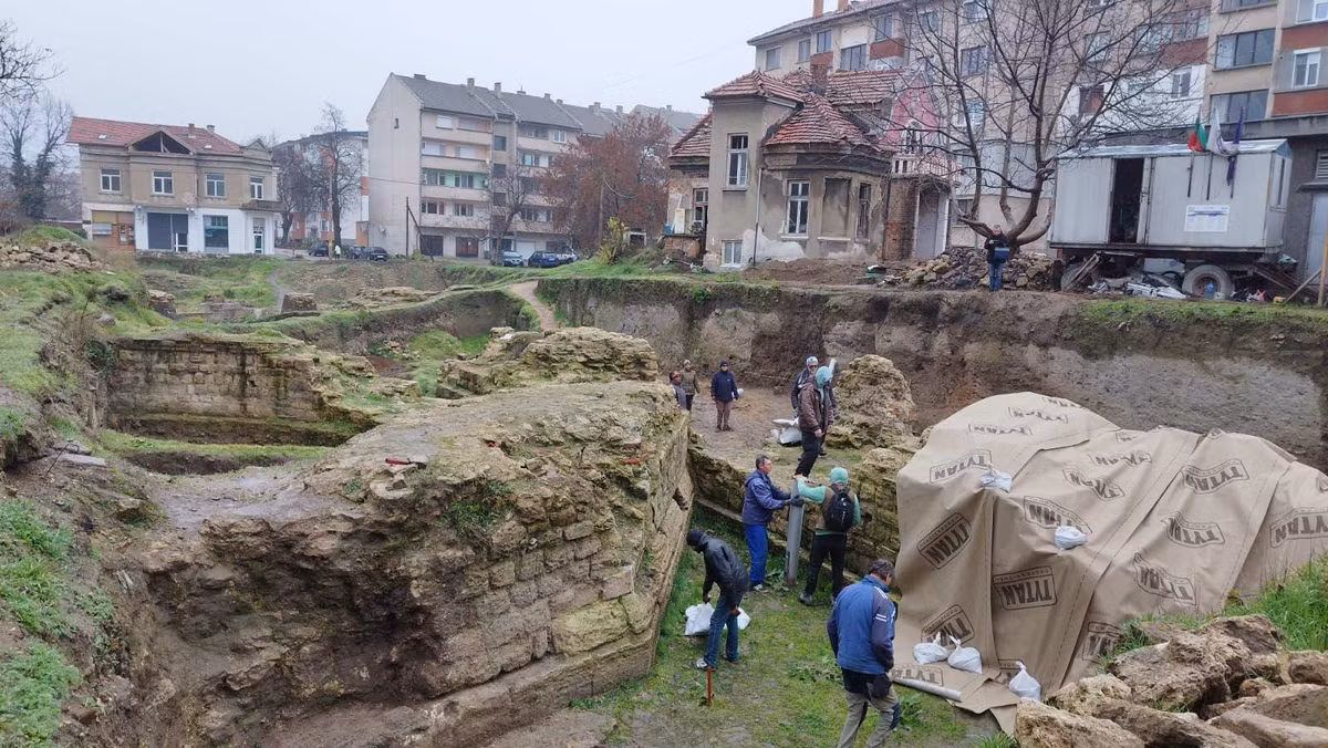 Tại thành phố cổ Bononia (nay là Vidin) ở Bulgaria, các chuyên gia đến từ Bảo Tàng Quốc Gia Bulgaria bất ngờ tìm thấy một hiện vật lạ. Ảnh: @Bảo Tàng Quốc Gia Bulgaria.