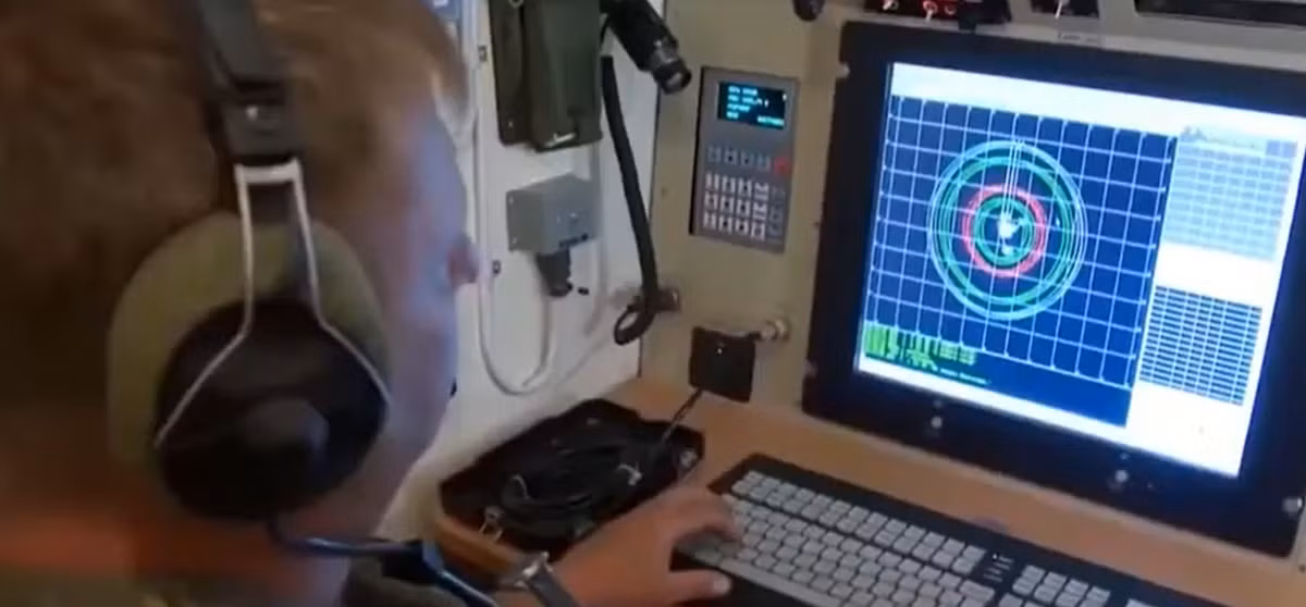 Về vấn đề này, Đại tá Pavel Grebenchuk thuộc Bộ Quốc phòng Belarus tuyên bố: “Việc bổ sung lô hệ thống tên lửa đất đối không Tor-M2 mới của Nga cho lữ đoàn thể hiện sự gia tăng năng lực tác chiến của chúng tôi, từ đó khả năng hoàn thành nhiệm vụ phòng không cho các mục tiêu được giao sẽ tốt hơn”. Ảnh: @ Military Review.