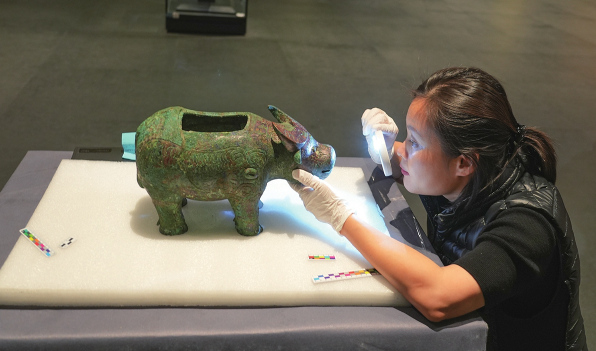 "Động vật là nguồn tài nguyên thiết yếu đối với người xưa. Khi còn sống, chúng cung cấp len, sữa và sức lao động. Khi chết, chúng cung cấp thịt làm thức ăn và xương làm nguyên liệu để chế tạo đồ tạo tác và công cụ”, Li Zhipeng nói. Ảnh: @Wang Ru/China Daily.