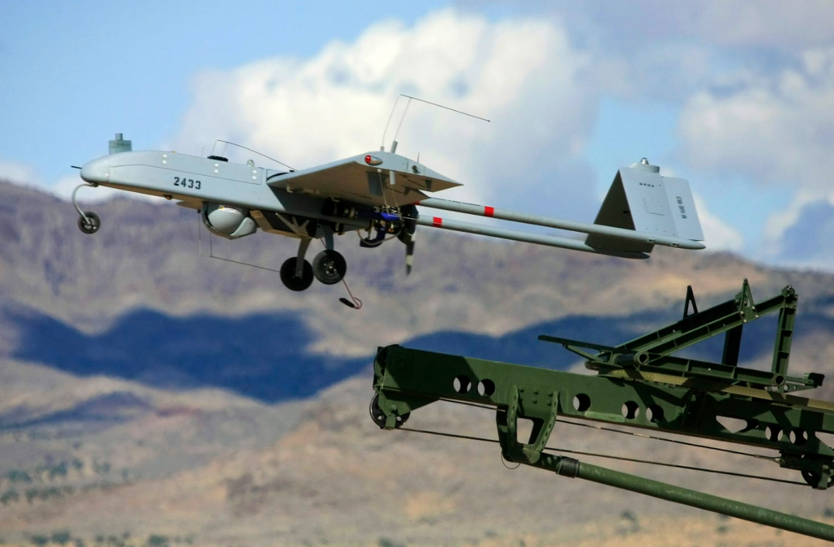 “Trước đây, binh lính có thể sử dụng hệ thống phòng không vác vai để bắn hạ máy bay, nhưng giờ đây tình hình đã thay đổi. Máy bay không người lái của Nga thực sự lơ lửng trên không, theo dõi mọi chuyển động và thậm chí không cho binh lính ngẩng đầu lên khỏi chiến hào", Lữ đoàn cơ giới số 28 của Ukraine cho biết thêm. Ảnh: @Lữ đoàn cơ giới số 28 của Ukraine.