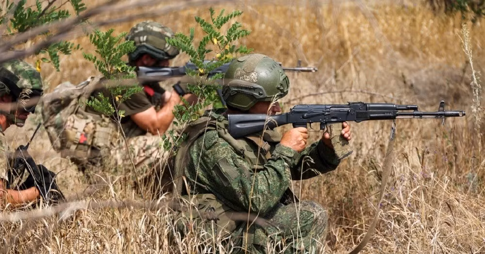 Giao tranh ác liệt vẫn tiếp diễn tại Kupyansk và các khu vực lân cận như Kutkovka, Figolevka. Thời tiết thuận lợi cho phép hai bên tăng cường tác chiến, đặc biệt là việc sử dụng máy bay không người lái; theo các nguồn tin Nga, số lượng trang bị quân sự phương Tây bị phá hủy dọc bờ phải sông Oskol đang ngày càng gia tăng.