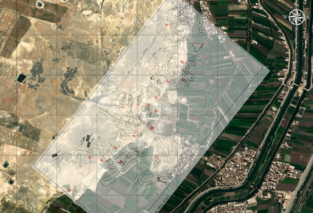 Khi đang khai quật tại một mastaba – một ngôi mộ Ai Cập lớn, hình chữ nhật, có mái bằng – gần thị trấn Tarkhan, cách Cairo khoảng 60 km về phía nam, chuyên gia Sir Flinders Petrie bất ngờ tìm thấy một vật thể lạ. Ảnh: @Sir Flinders Petrie.