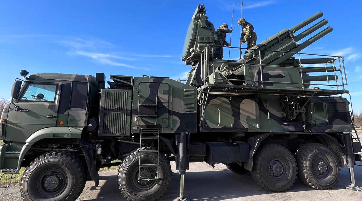 Cũng cần phải lưu ý rằng, theo các báo cáo trước đây, Bình Nhưỡng đã sở hữu hệ thống phòng không Pantsir chỉ ở biến thể ME, được tích hợp vào tàu khu trục tên lửa “Choe Hyon” của Hải quân Triều Tiên, cũng do Moscow cung cấp. Ảnh: @ militarnyi.