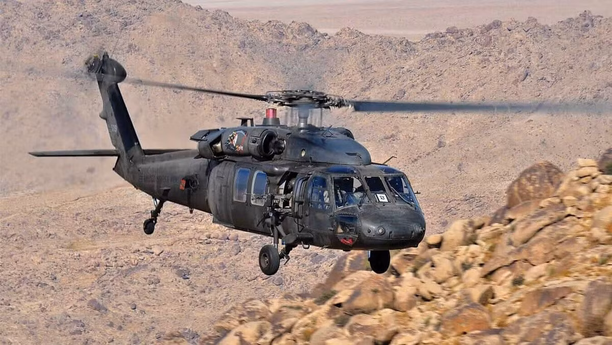 Các trực thăng Pave Hawk được thiết kế cho nhiệm vụ CSAR với tiếp nhiên liệu trên không, cảm biến hồng ngoại và súng máy cửa, nhưng vẫn dễ bị tổn thương trước hệ thống phòng không khi phải bay thấp và chậm.