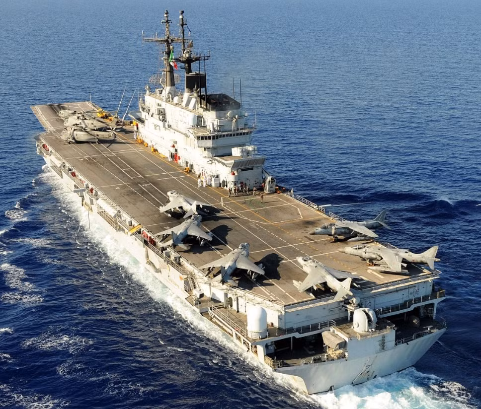 Giuseppe Garibaldi là một tàu sân bay của Italy trang bị máy bay cất cánh ngắn và hạ cánh thẳng đứng (STOVL) và trực thăng. Ảnh: @ Seaforces Online.
