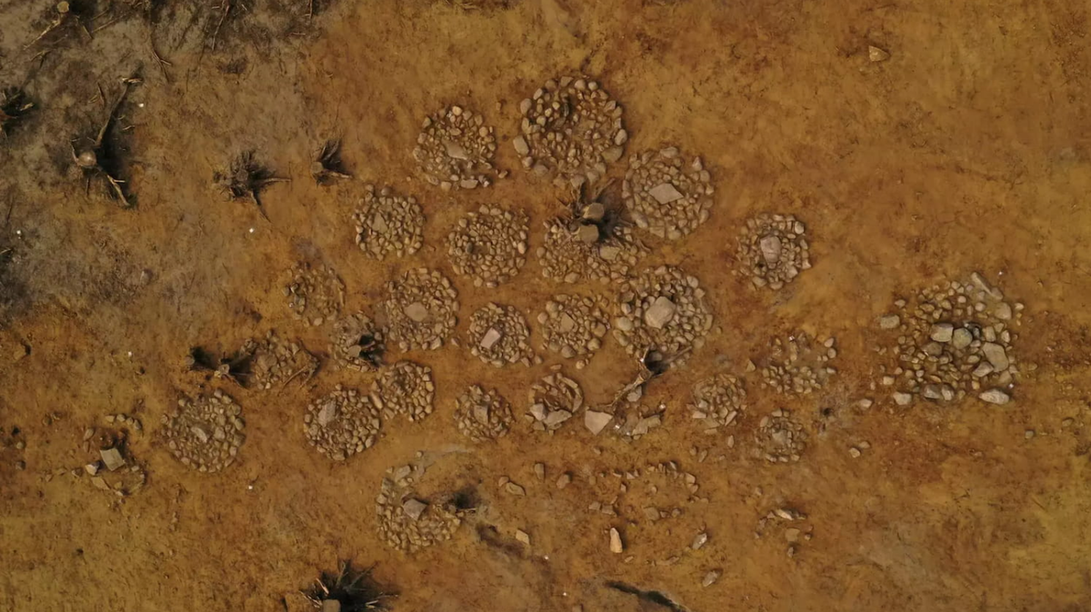 Phát hiện này đã hé lộ một quần thể đáng kinh ngạc gồm hơn 30 ngôi mộ, hầu hết thuộc về trẻ sơ sinh, được chôn cất cách đây gần 3.000 năm trước. Ảnh: @Guro Fossum / Museum of Cultural History.