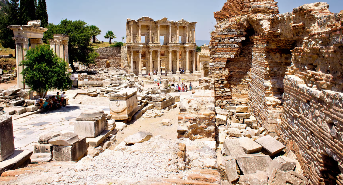 Có nguồn gốc từ Thời Kỳ Đồ Đồng, thành phố này từng phát triển mạnh mẽ dưới sự cai trị của người Hy Lạp và người La Mã cổ đại. Ảnh: @Bộ Văn hóa và Du lịch Thổ Nhĩ Kỳ.