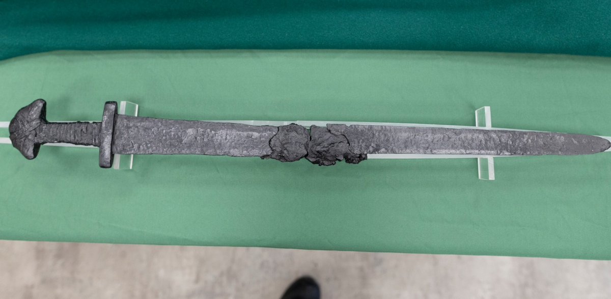 Kết quả cho thấy, đây là một thanh kiếm thuộc nền văn hóa Viking thời Trung cổ, có niên đại từ thế kỷ 9 hoặc 10. Ảnh: @Szczepan Skibicki.