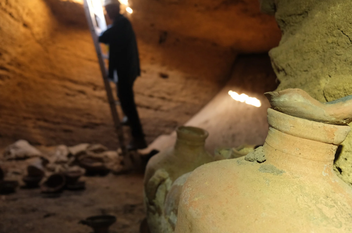 Thông tin này được báo cáo lên Cơ quan Cổ vật Israel (IAA), và cơ quan này đã cử một nhóm các nhà khảo cổ học đến địa điểm hang động này để tiến hành công tác khai quật. Ảnh: @Cơ quan Cổ vật Israel.