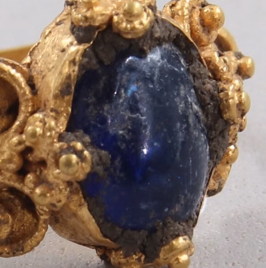 Hoàng gia, quý tộc và giáo sĩ cấp cao đều từng đến Tønsberg, họ là những người có đủ khả năng để mua những đồ trang sức đắt tiền như vậy. Ảnh: @Viện Nghiên cứu Di sản Văn hóa Na Uy.