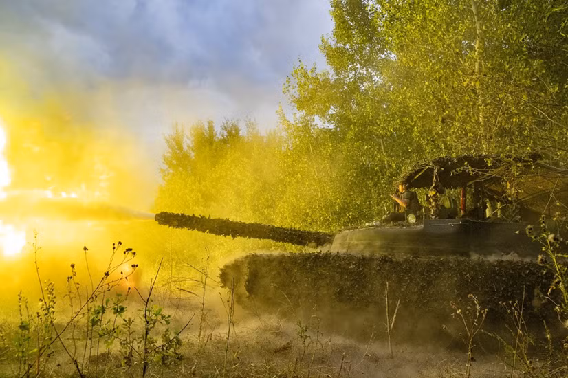 Ukraine nuôi tham vọng chiếm lại các điểm chốt quan trọng khi đối phương hạ nhiệt, nhưng thực tế lại như cú tát mạnh vào mặt họ — không những phản công thất bại hoàn toàn, mà còn bị quân Nga ở thế phòng thủ xé toang nhiều lớp phòng tuyến. Ảnh: RIA Novosti