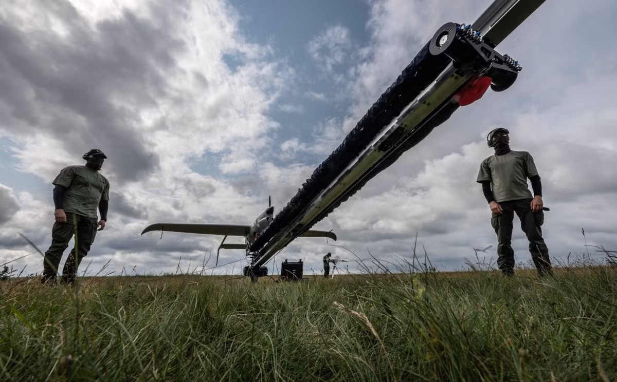 Máy bay không người lái Raybird bản nâng cấp của Ukraine sẽ hỗ trợ nhiều nhiệm vụ khác nhau, bao gồm giám sát tầm xa, trinh sát chiến thuật và thu thập thông tin tình báo điện tử, biến nó thành một phương tiện đa năng cho các hoạt động quân sự hiện đại. Ảnh: @Skyeton.