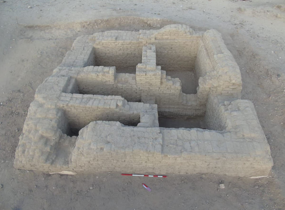 Công trình kiến ​​trúc này được xây dựng hoàn toàn bằng gạch bùn – vật liệu xây dựng đặc trưng của thung lũng sông Nile. Ảnh: @Hội đồng Cổ vật Tối cao Ai Cập.