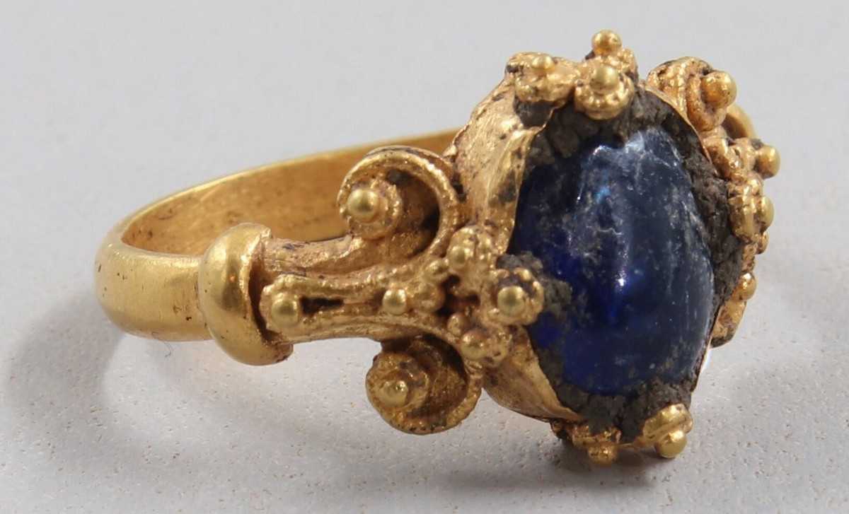 Vào thời Trung Cổ, ngọc bích tượng trưng cho sự thiêng liêng, thuần khiết và đức hạnh. Ảnh: @Viện Nghiên cứu Di sản Văn hóa Na Uy.