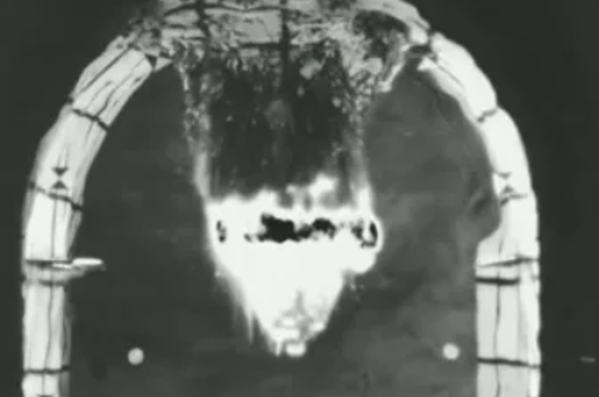 “Tôi sẽ không chia sẻ kích thước cụ thể của các nắp bê tông này, nhưng bạn nên biết rằng, chúng tôi biết kích thước của những nắp bê tông đó là bao nhiêu. Phía Iran đã phải tính đến điều này. Họ đã tính trước đến mọi thứ”. Ảnh: @Không Quân Mỹ.