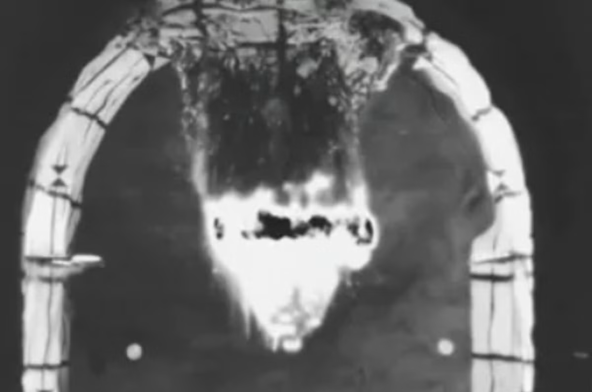 “Tôi sẽ không chia sẻ kích thước cụ thể của các nắp bê tông này, nhưng bạn nên biết rằng, chúng tôi biết kích thước của những nắp bê tông đó là bao nhiêu. Phía Iran đã phải tính đến điều này. Họ đã tính trước đến mọi thứ”. Ảnh: @Không Quân Mỹ.