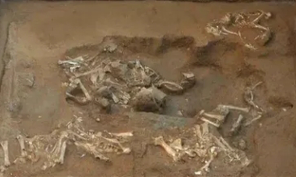 Nhóm khảo cổ học Trung Quốc hy vọng rằng, việc phân tích trong phòng thí nghiệm về ngôi mộ này sẽ giúp họ xác định ai được chôn cất trong đó. Ảnh: @ South China Morning Post.