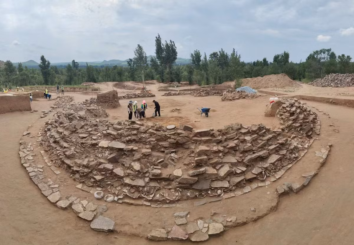 Nằm ở quận Xương Bình, phía Bắc Bắc Kinh (Trung Quốc), khu di chỉ Tuyết Sơn chứa các di vật văn hóa bị chôn vùi trải dài từ cuối Thời kỳ Đồ đá mới đến đầu Thời kỳ Đồ đồng (khoảng năm 3.000 Trước Công Nguyên - đến năm 1.500 Trước Công Nguyên). Ảnh: @Xu Xing.