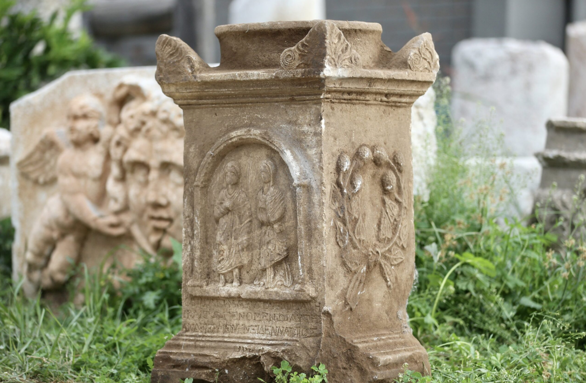 Tấm bia có niên đại từ thế kỷ thứ nhất đến thế kỷ thứ ba Sau Công Nguyên. Ảnh: @Bảo tàng Fethiye.