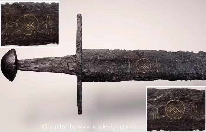 Thanh kiếm này dài một mét và nặng 900 gram, có phần chuôi kiếm rộng 17 cm. Ảnh: @ancientpages.