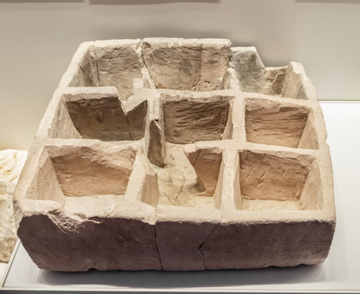 Chiếc hộp có hình vuông, kích thước 30 x 30 cm. Ảnh: @Cơ quan Cổ vật Israel.