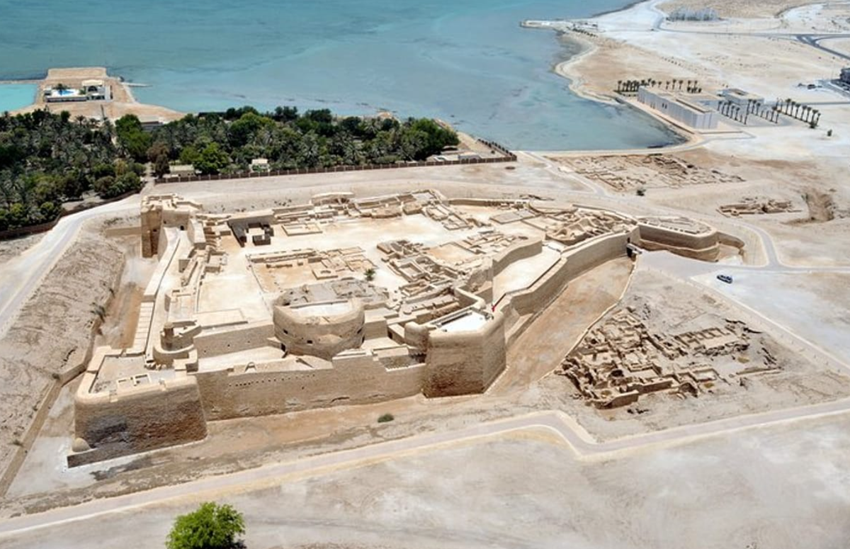 Đó là một ngôi mộ chứa hài cốt của hai người phụ nữ và một trẻ sơ sinh thuộc nền văn minh Dilmun kể trên. Ảnh: @Bảo tàng Iraq.