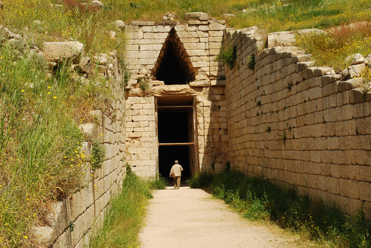 Theo đó, một nghiên cứu mới về hơn 165 hiện vật bằng vàng được khai quật từ các ngôi mộ cổ gần Vịnh Volos ở Thessaly, Hy Lạp, đã làm sáng tỏ thêm về tay nghề của các nghệ nhân Mycenae, tiết lộ những kỹ thuật tiên tiến mà họ đã sử dụng để chế tác vàng trong Thời Kỳ Đồ Đồng ở Hy Lạp cách đây hơn 3.500 năm trước. Ảnh: @Vassiliki Adrimi-Sismani.