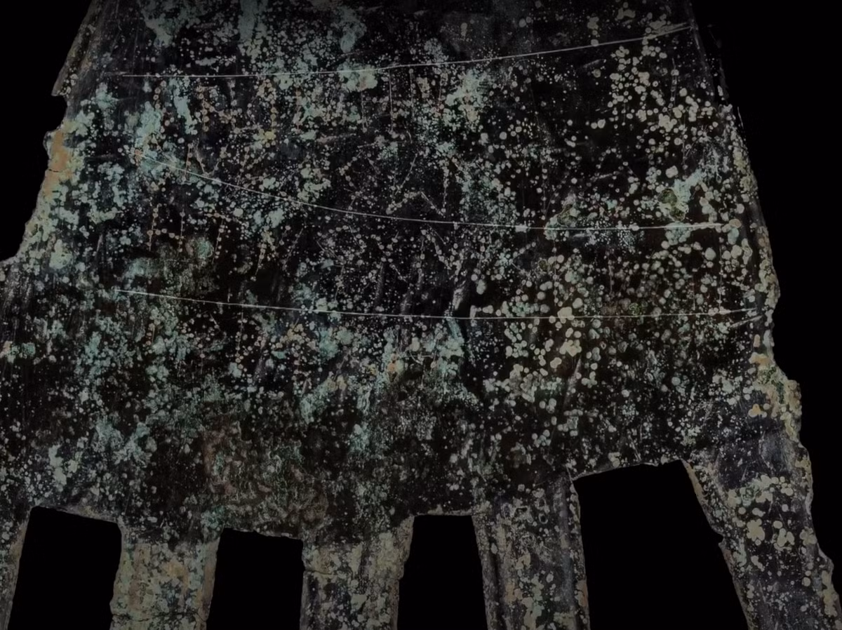 Bàn tay Irulegi chứa 40 biểu tượng được phân bổ trên bốn dòng, có thể tương ứng với năm từ hoặc nhiều hơn. Ảnh: @Đại học Barcelona.