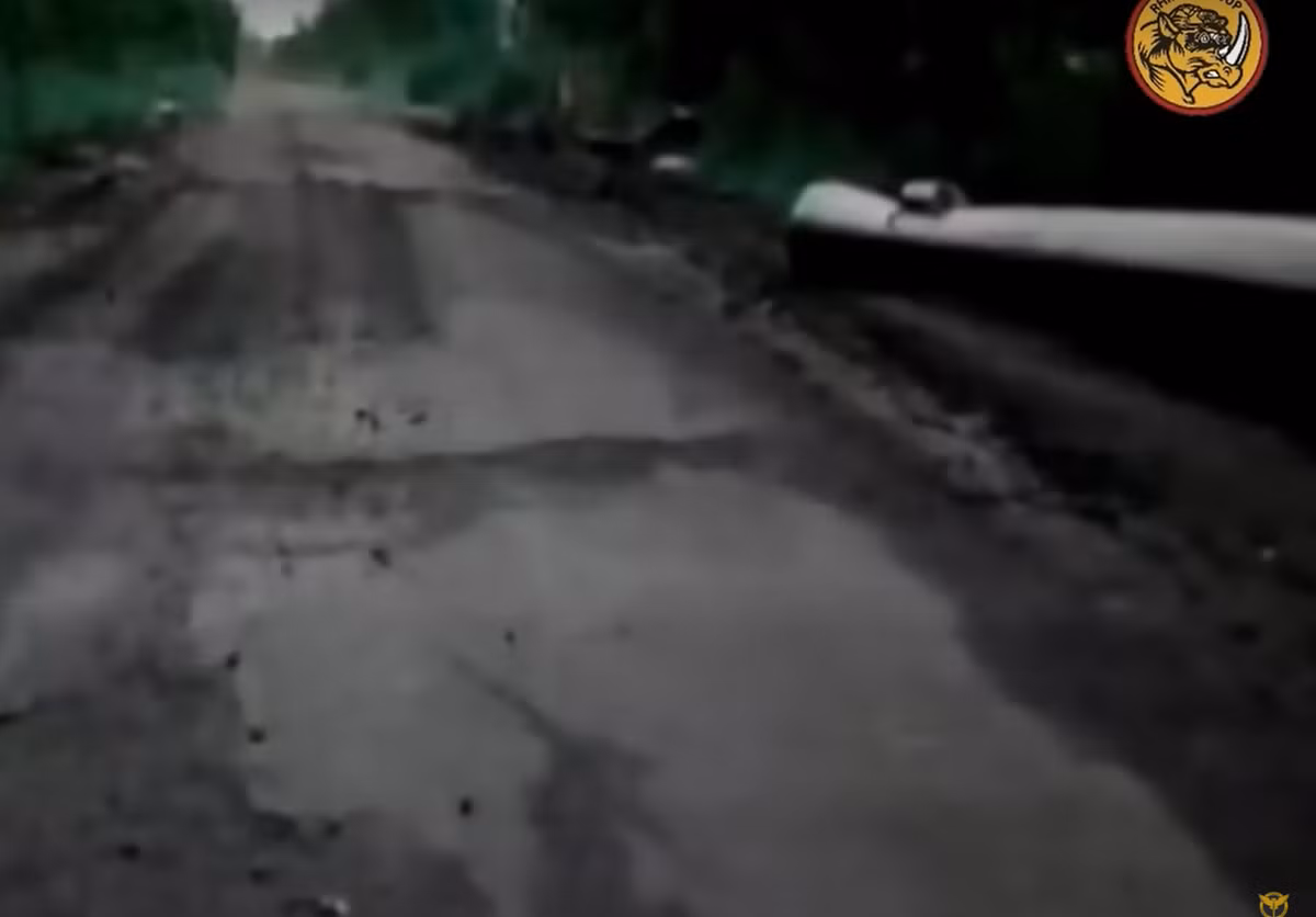 Việc triển khai này nhấn mạnh việc Ukraine ngày càng sử dụng nhiều hệ thống không người lái trong chiến đấu, khi Kiev thích nghi với chiến thuật của Nga, và tìm cách bảo toàn nhân lực, trong khi cũng tìm cách tăng cường áp lực lên lực lượng đối phương. Ảnh: @GUR.