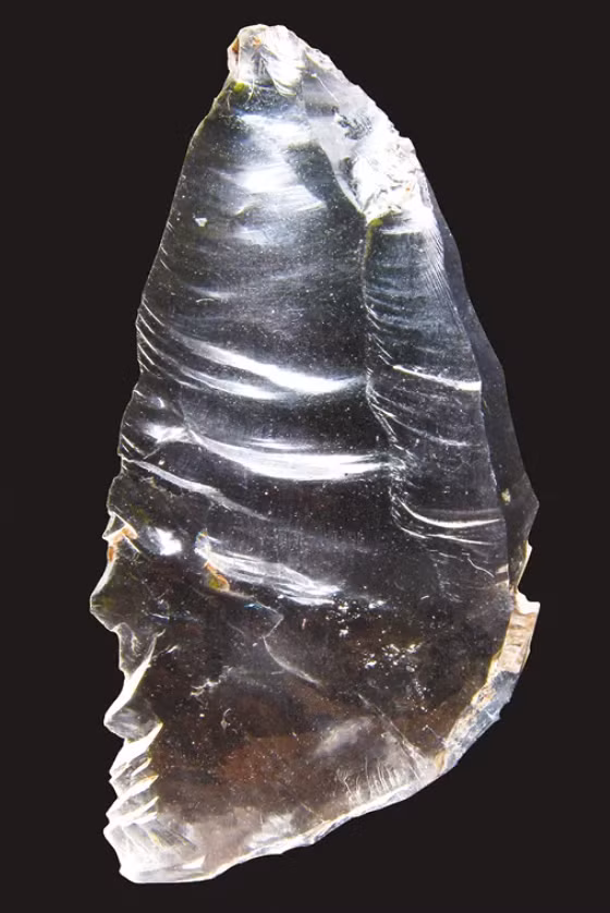 Tiến sĩ Nick Overton, nhà nghiên cứu chính của dự án này, suy đoán rằng các tinh thể đá được sử dụng để chứng minh bản sắc địa phương và mối liên hệ của họ với các địa điểm xung quanh Quần đảo Anh, và để đánh dấu địa điểm chôn cất tại Đồi Dorstone. Ảnh: @Đại học Manchester.