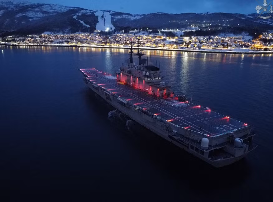 Con tàu sân bay này đã trải qua quá trình hiện đại hóa vào năm 2003 và tái cấu trúc lớn vào năm 2013. Ảnh: @ itoldya test1 - GetArchive.