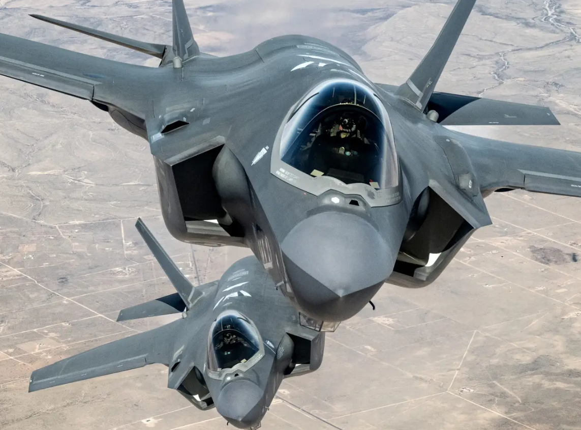 Ông nhấn mạnh rằng, "việc lựa chọn một quốc gia đối tác đáng tin cậy, không gây áp lực quá mức là điều rất quan trọng", và lúc đó, ông ngụ ý mạnh mẽ rằng sẽ loại trừ F-35. Ảnh: @ Defense News.