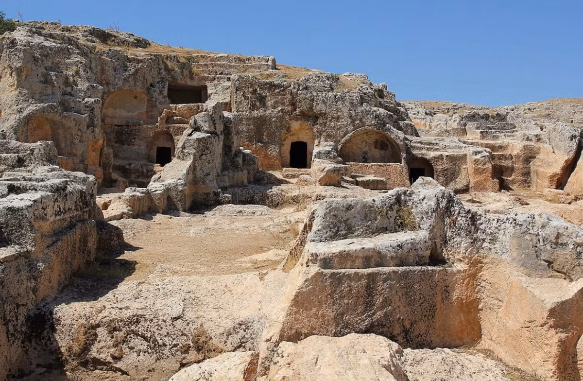 “Chúng tôi thấy rằng, tấm bằng khen này được trao dưới triều đại của Hoàng đế Hadrian”, Mehmet Alkan chia sẻ thêm. Ảnh: @Mehmet Alkan.