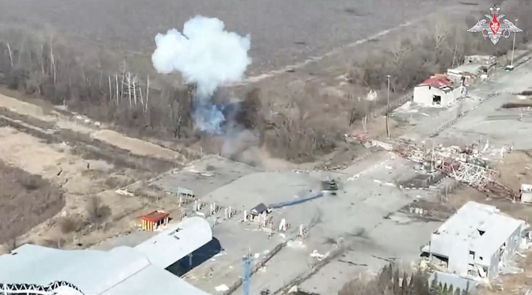 Giới quan sát nhận định, khu vực này có ý nghĩa hậu cần đặc biệt quan trọng, đảm nhiệm việc luân chuyển quân và khí tài giữa trục Slovyansk - Kramatorsk - Konstantinovka. Việc Nga chọn tấn công vào nút giao thông lớn này, được xem là động thái có chủ đích nhằm gây sức ép trực tiếp lên chuỗi hậu cần của Ukraine.