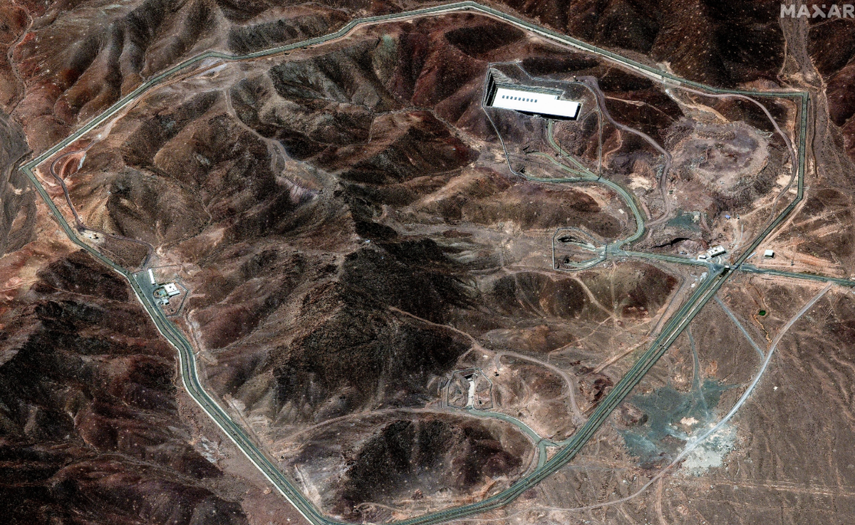 Tổng thống Donald Trump cho biết, mục tiêu của cuộc không kích vào ba địa điểm hạt nhân của Iran là nhằm ngăn chặn "mối đe dọa hạt nhân". “Mục tiêu của chúng tôi là phá hủy năng lực làm giàu hạt nhân của Iran và ngăn chặn mối đe dọa hạt nhân do quốc gia tài trợ khủng bố số một thế giới gây ra”, Trump phát biểu tại Nhà Trắng. Ảnh: @Maxar.