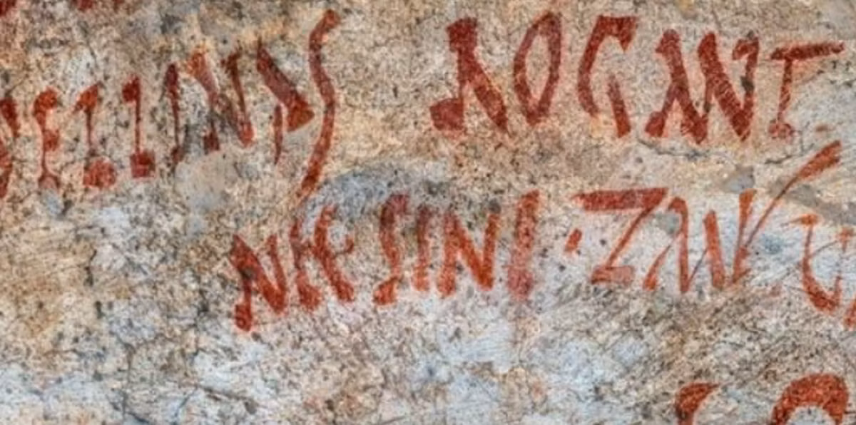 Có thể thấy, những hình vẽ graffiti ở Pompeii về cơ bản là phiên bản cổ đại của mạng xã hội La Mã. Chúng hoạt động như một hình thức giao tiếp, cho phép người dân bình thường tạo ra, chia sẻ và phản hồi các thông điệp trong không gian công cộng. Ảnh: @Đại học Warwick.