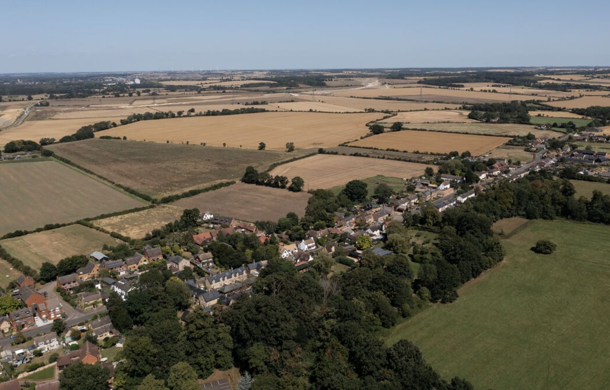 Địa điểm Field 44 gần làng Tempsford ở miền Trung Bedfordshire, nước Anh từng là nơi mà các nhà khảo cổ học công bố phát hiện tàn tích của một lò nấu mạch nha ước tính có niên đại hơn 2.000 năm trước, từ Thời Kỳ Đồ Sắt. Ảnh: @Bảo Tàng Quốc Gia Anh.