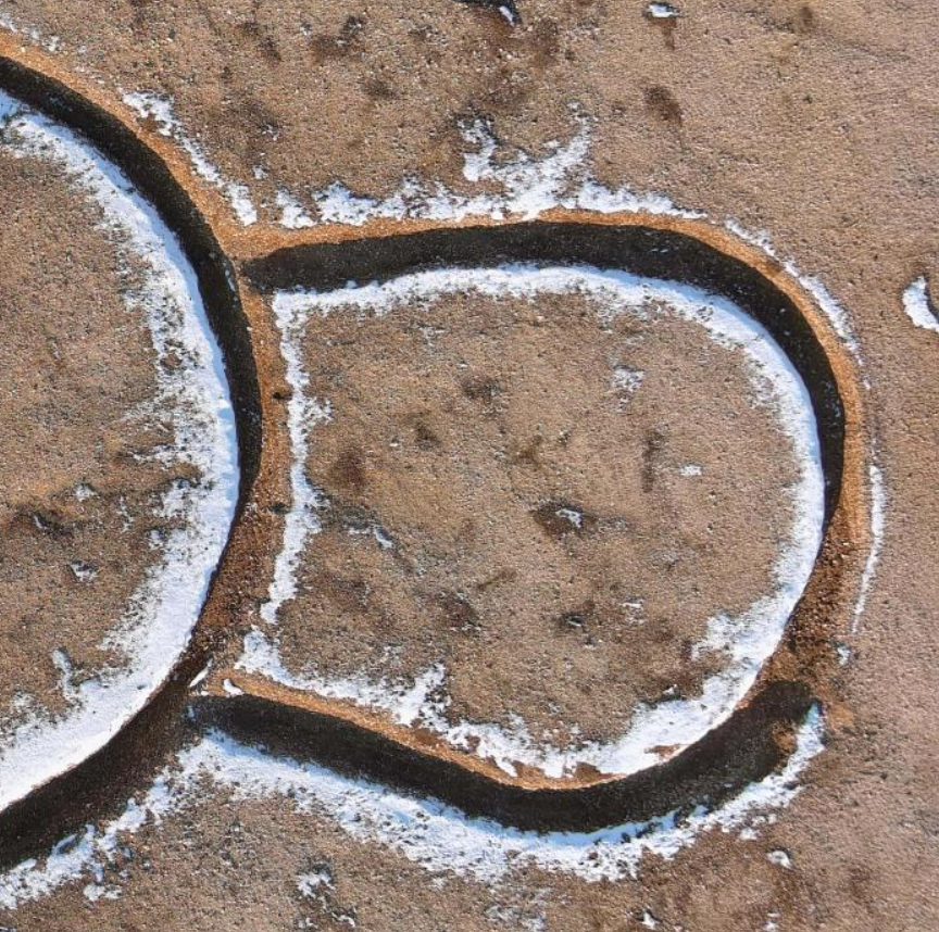 Ở phía nam, có một thiết kế hình vòng nhỏ hơn nhưng vẫn được kết nối với vòng tròn chính. Ảnh: @Viện Nghiên cứu Khảo cổ học Dự phòng Quốc gia Pháp.