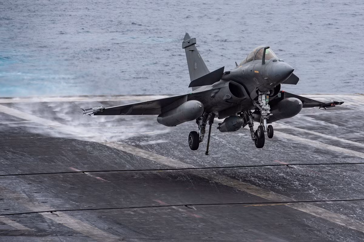 Tiếp nối nhịp độ hoạt động quân sự dồn dập từ đầu năm 2025, kế hoạch này được triển khai nhằm chặn đà suy giảm số lượng phi đội chiến đấu cơ. Ấn Độ dự kiến khai thác tối đa hạ tầng căn cứ và hậu cần sẵn có, giúp các chiến đấu cơ mới nhanh chóng vào trạng thái trực chiến.