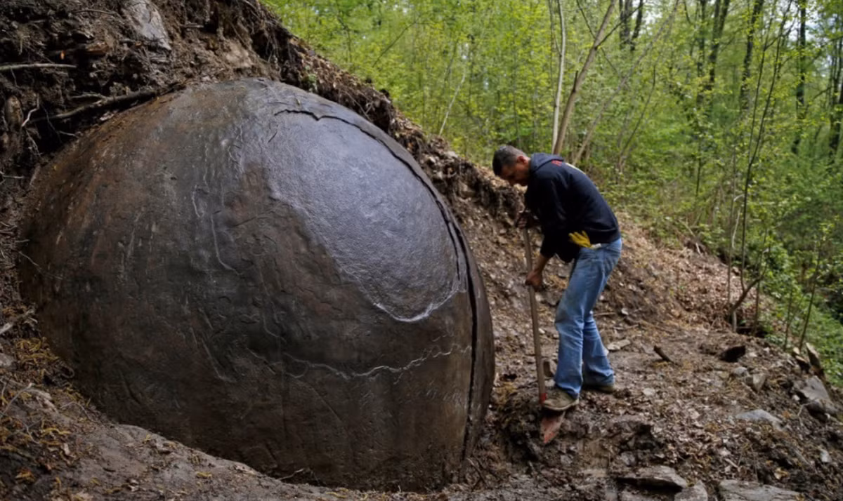 Đó là những quả cầu đá khổng lồ cổ đại tồn tại trong giai đoạn khoảng từ năm 500–1.500 Sau Công Nguyên. Ảnh: @Bảo Tàng Khảo Cổ Quốc Gia Costa Rica.