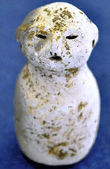 Vật thể búp bê này có niên đại khoảng 2.000 năm tuổi. Ảnh: @Trung tâm Di sản Osaka.