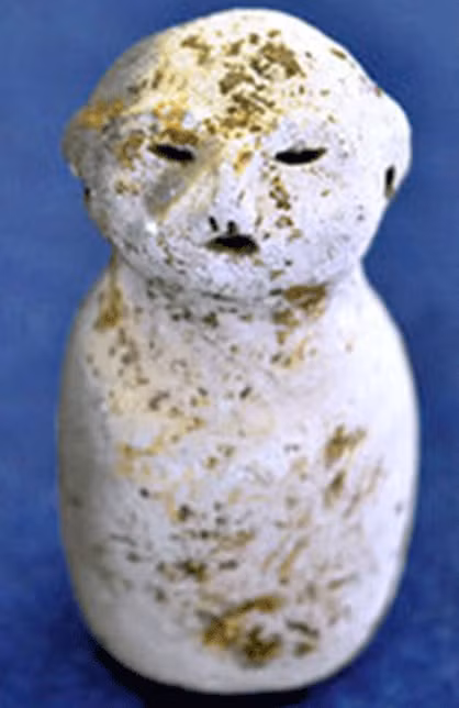 Vật thể búp bê này có niên đại khoảng 2.000 năm tuổi. Ảnh: @Trung tâm Di sản Osaka.