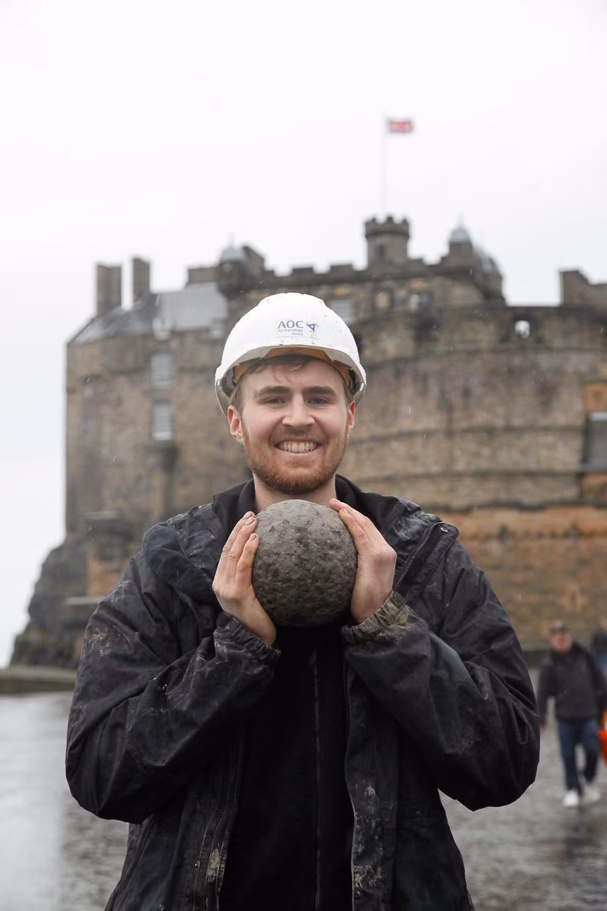 Đó là một quả cầu bằng đá đặc Thời Trung Cổ, ước tính có niên đại thuộc thế kỷ 13 Sau Công Nguyên. Ảnh: @Hội đồng Bảo tàng Thành phố Edinburgh.