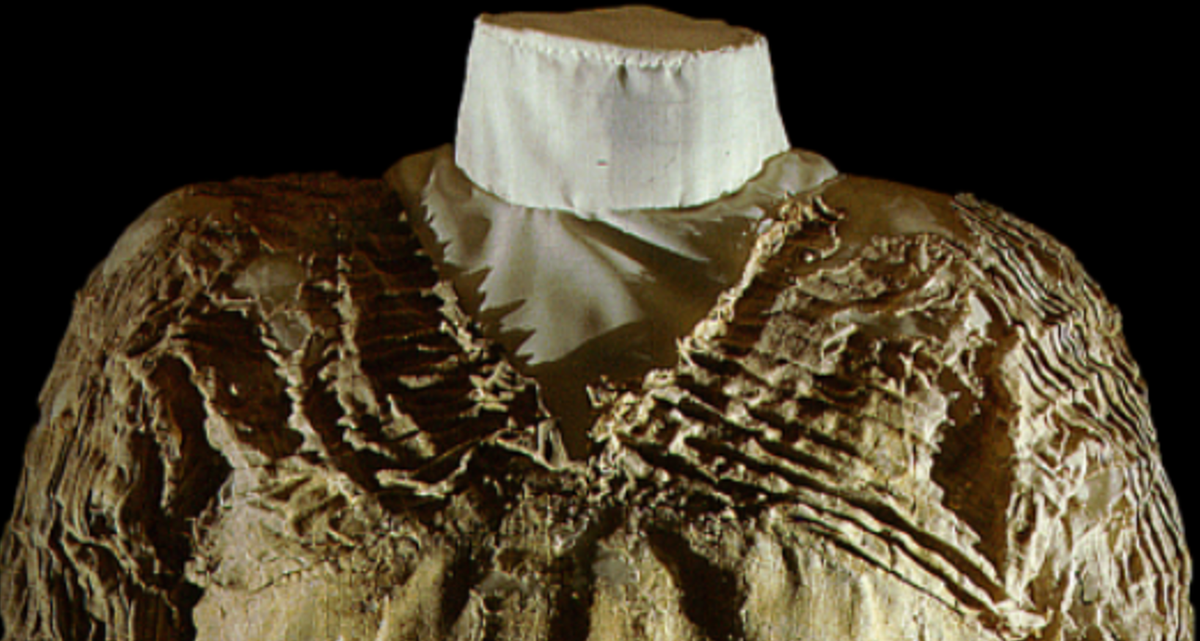 Thông số niên đại này khiến đây là trang phục dệt phức tạp lâu đời nhất được biết đến trên thế giới. Ảnh: @Sir Flinders Petrie.