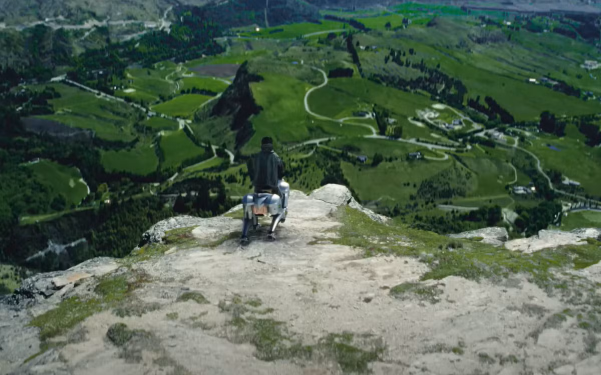 “Bộ phận chân sau của robot Corleo có thể xoay lên xuống độc lập với bộ phận chân trước, cho phép hấp thụ chấn động khi robot này đi bộ và chạy", đại diện của Kawasaki giải thích thêm.Ảnh: @Kawasaki.