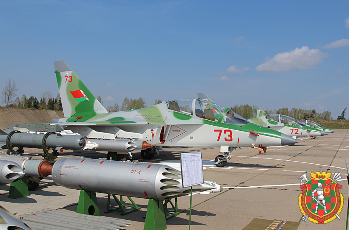 Bằng cách đưa Belarus vào chương trình dự án Checkmate, Nga có thể hướng đến mục tiêu củng cố liên minh kinh tế và quân sự giữa hai nước, đồng thời điều này cũng giúp Nga phân bổ bớt gánh nặng kinh tế và công nghệ trong dự án. Ngoài ra, nền công nghiệp tương đối phát triển của Belarus, đặc biệt là trong lĩnh vực điện tử, có thể đóng góp đáng kể cho quá trình phát triển Su-75 Checkmate, ngay cả khi ngành công nghiệp hàng không vũ trụ của nước này đã trì trệ trong nhiều thập kỷ. Ảnh: @Aviation Week.