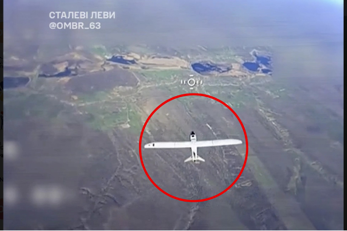 Tuy nhiên, toàn bộ hoạt động của nhóm phá hoại đã nằm trong tầm giám sát của lực lượng biên phòng Nga. Ngay khi nhóm này tiếp cận khu vực định xâm nhập, pháo binh Nga cùng các UAV cảm tử (FPV drone) đã được triển khai tấn công dồn dập. Không xảy ra đấu súng tầm gần, và toàn bộ lực lượng phá hoại được cho là đã bị tiêu diệt. Ảnh: Bộ Quốc phòng Nga