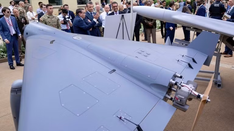 Thông qua việc triển khai LUCAS, Mỹ nhấn mạnh khả năng răn đe trực tiếp của mình: nếu Iran tiếp tục mở rộng ảnh hưởng quân sự, cung cấp UAV cho đồng minh hoặc thực hiện các cuộc tấn công khu vực, Washington có thể phản công bằng UAV cùng loại hoặc vượt trội về số lượng, tạo áp lực chiến lược liên tục.